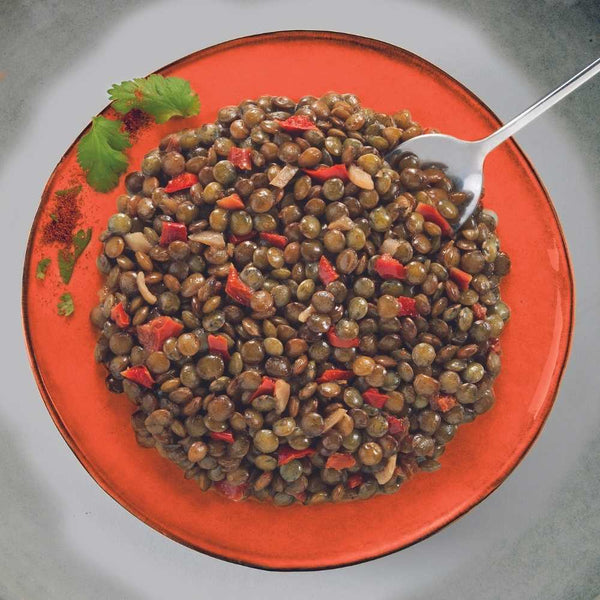 Assiette de lentilles vertes à l'éthiopienne au paprika fumé beendi
